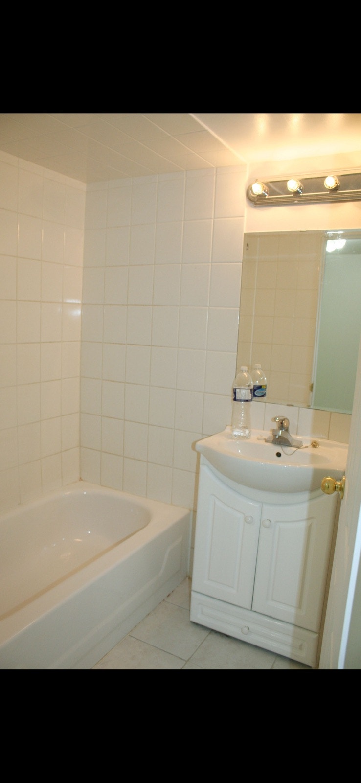 One bedroom basement. Keele and major MacKenzie 1