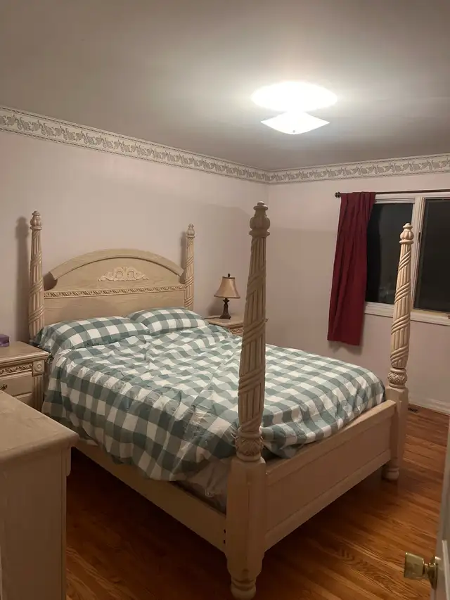 ROOM FOR RENT - STUDENT/YOUNG ADULT ONLY in Room Rentals & Roommates in City of Toronto - Image 2