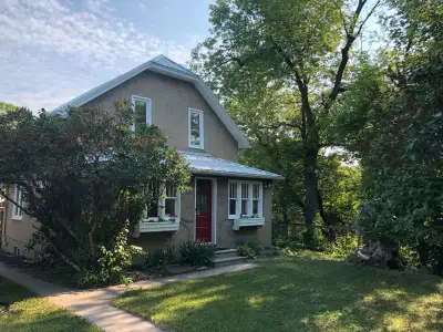 executive home for rent riverfront st Boniface central Winnipeg