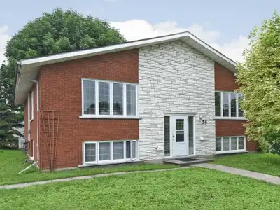 ENGLISH 3 ½ Apartment for Rent – Valleyfield – $1,000/month Located in a quiet and safe area of Vall...