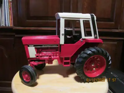 TRACTEURS INTERNATIONAL 1;16, View more