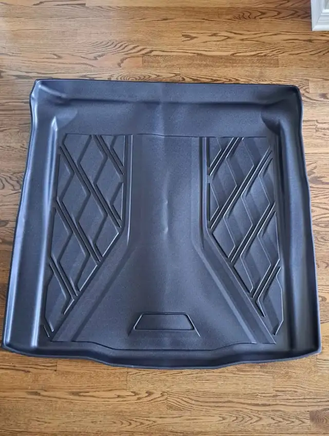 2019-2024 BMW 3 Series Cargo Mat in Other Parts & Accessories in Ottawa - Image 2