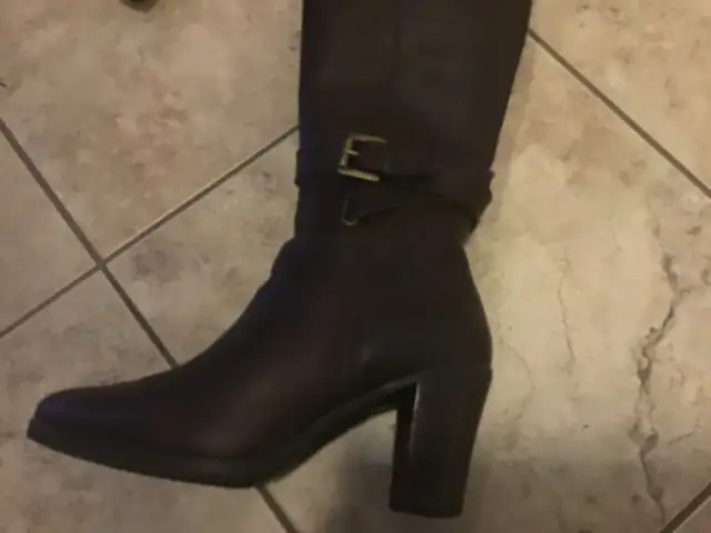 Santana women’s waterproof leather boots size 7 in Women's - Shoes in Ottawa - Image 3