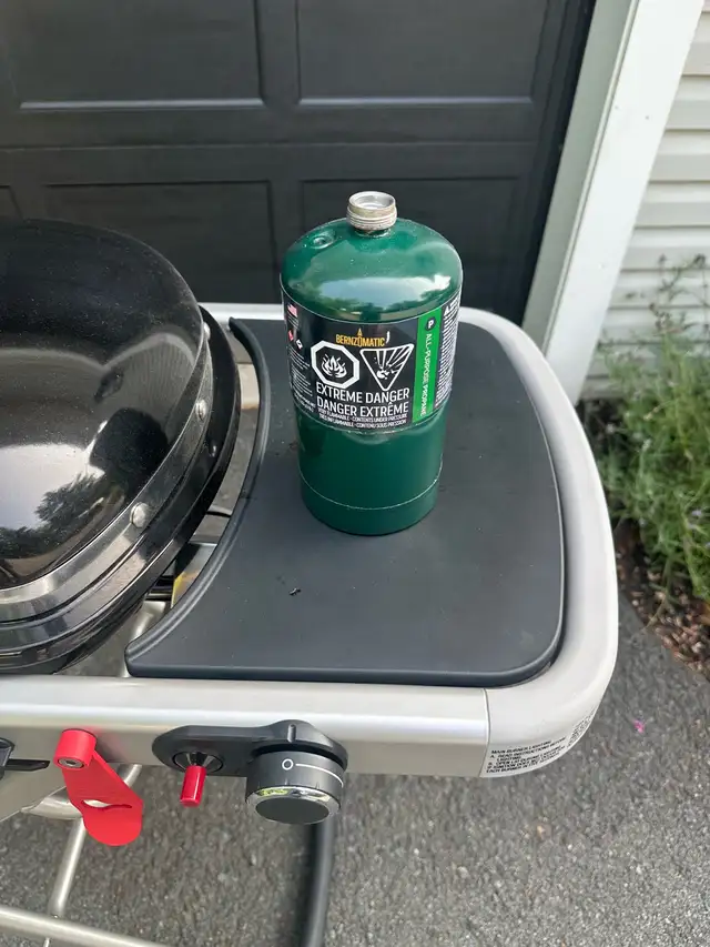 Weber Traveler Portable Propane Grill used twice. in BBQs & Outdoor Cooking in Cole Harbour - Image 6