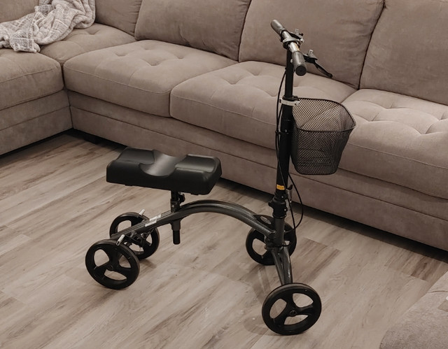4-Wheeled Walking Knee Walker in Health & Special Needs in Cole Harbour