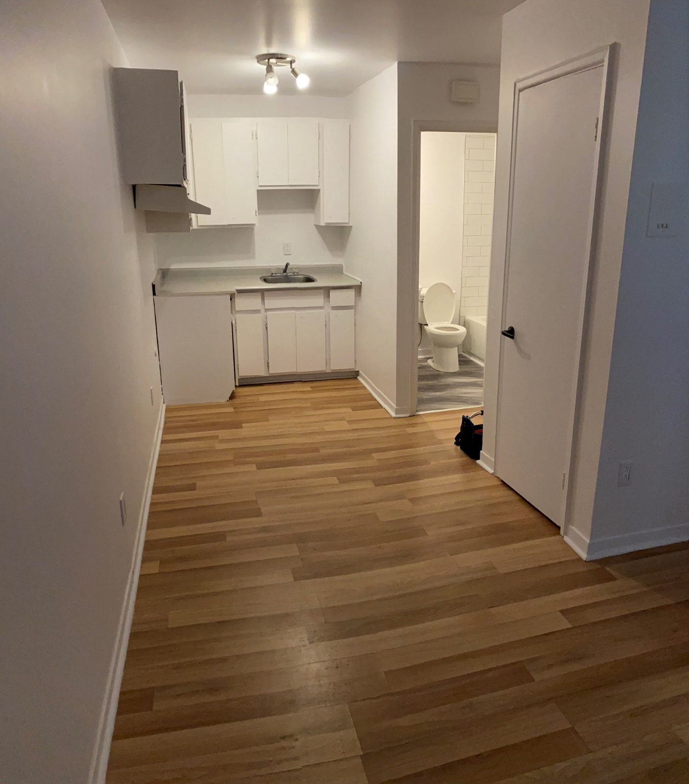 1ER SEPTEMBRE, 1 1/2 À 695$ À  CHARLESBOURG CHAUF/ÉCLAIRÉ, WIFI — photo 1