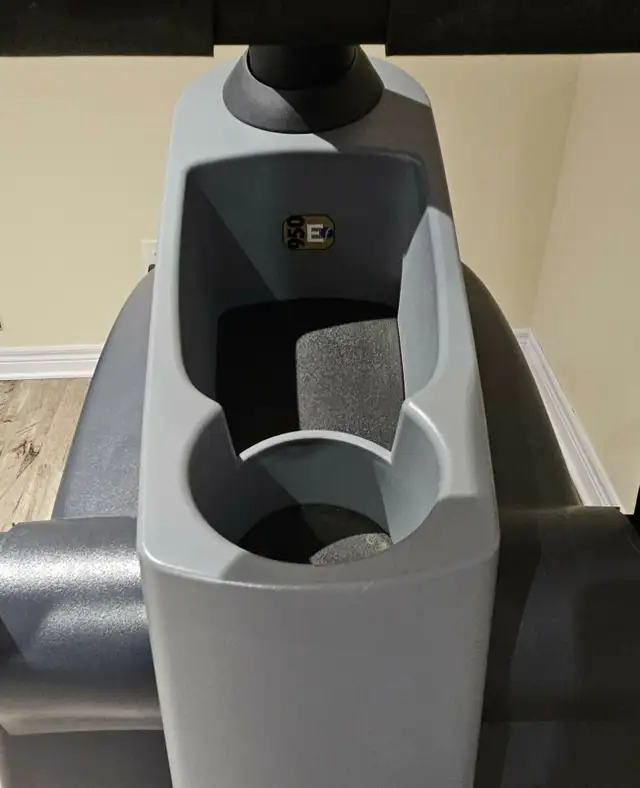 Diamondback 950Ef elliptical trainer in Exercise Equipment in Ottawa - Image 9