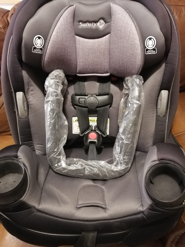 Safety First Grow and Go Car Seat in Strollers, Carriers & Car Seats in Saskatoon