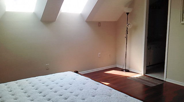 Master Bedroom Available in Room Rentals & Roommates in Oakville / Halton Region