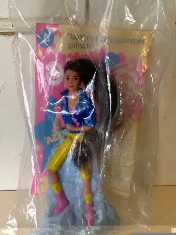 Vintage: '1994 Barbie' McDonalds 'Happy Meal Toys' in Arts & Collectibles in Burnaby/New Westminster - Image 3