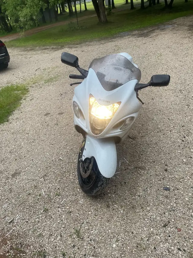 2015 White Suzuki Hayabusa Cert or b/o in Sport Bikes in Sudbury - Image 3