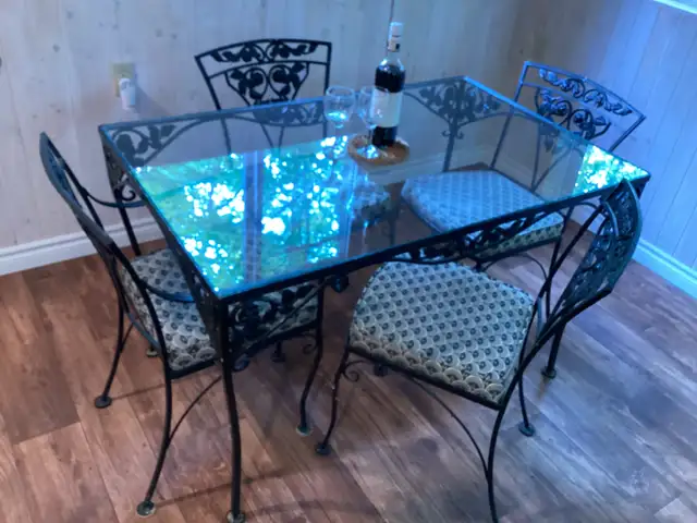 MCM Wrought Iron Patio Dining Table Set in Patio & Garden Furniture in Muskoka - Image 3