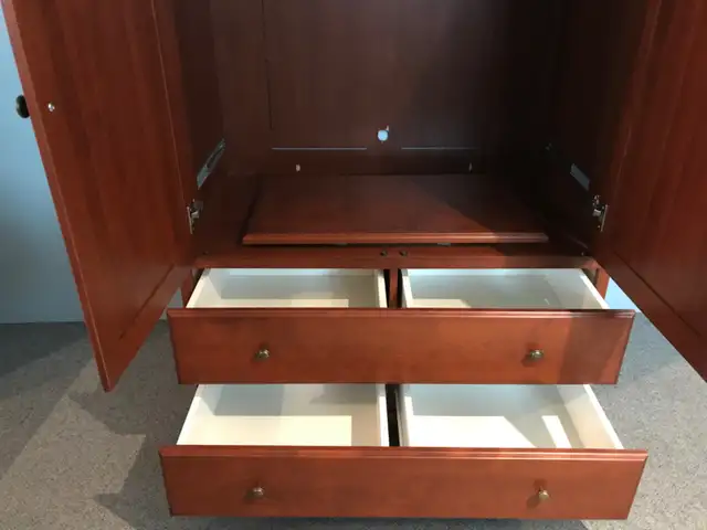 Meuble (commode) 250$ et 2 petits meubles vitrés 125$chaque in Dressers & Wardrobes in Sherbrooke - Image 5
