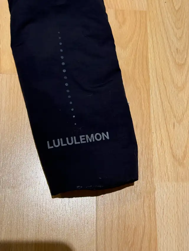 Lululemon women’s jacket in Women's - Tops & Outerwear in Ottawa - Image 3