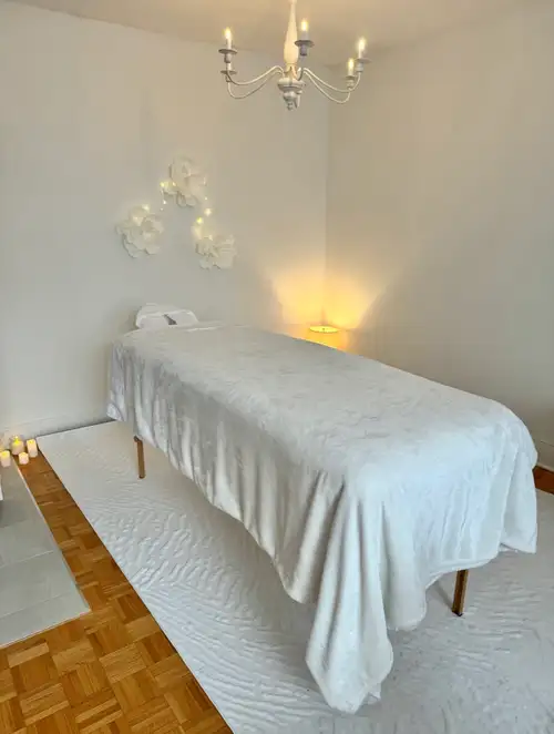 Hotel & Airbnb massage. Mobile massage service. In-studio massage. Massage at your home or office. P...