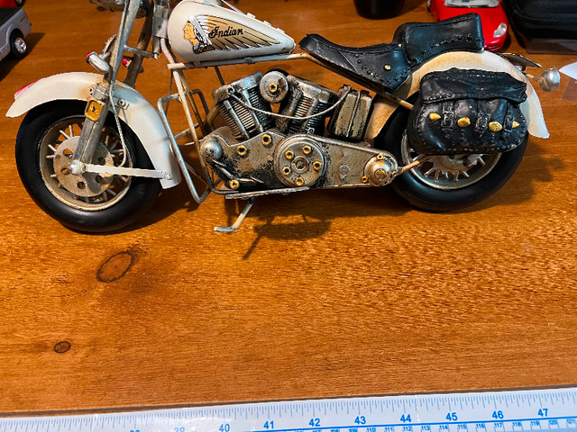 1948 Indian Chief Motorcycle Bike Model w Stand 1:6 Scale 16" HM in Arts & Collectibles in Longueuil / South Shore - Image 2