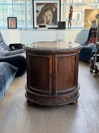 Mini bar in oak & leather top — Mini bar, plain bois et cuir