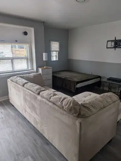 Bachelor Unit For Rent