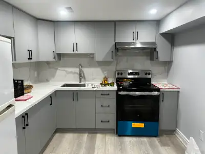 Beautiful 3 good size Bedroom And 2 Full washroom. Separate Laundry and direct walk out legal baseme...