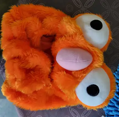 Style Sesame Street, orange. Faisait très bien sur un HJC IS17 medium.