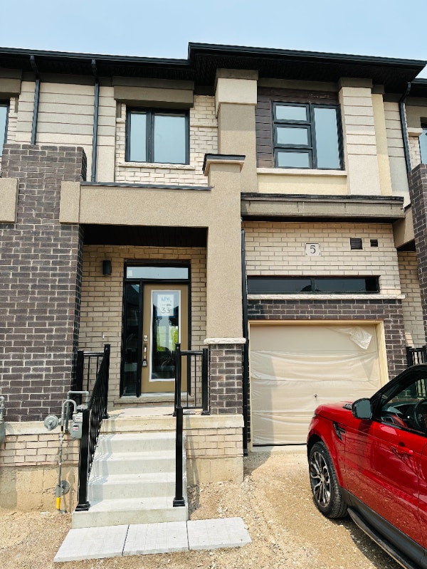 3 Bed + 2.5 Bath Brand New Townhouse For Rent in Paris, Brant ON Long