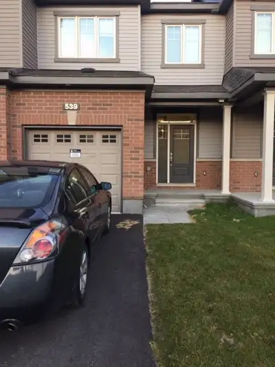 Townhome for Sale, fairly new just 7 years old..located In Barrhavem Minto Harmony Community off Sta...