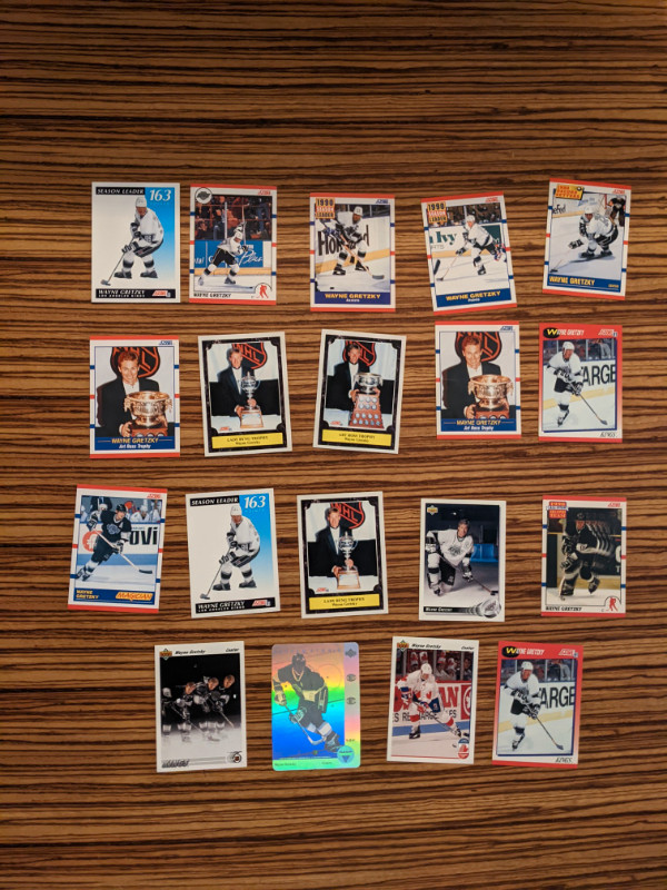 HOCKEY CARDS in Arts & Collectibles in Oshawa / Durham Region - Image 3