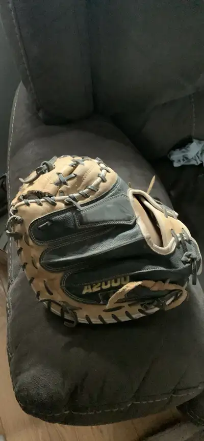 Great baseball glove barley used in great condition used for half a year 180 or best offer there ver...