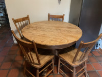 Table ronde et 4 chaises