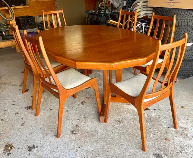 Teak Vintage Mid Century Modern Dining Table  in Dining Tables & Sets in Oshawa / Durham Region - Image 5