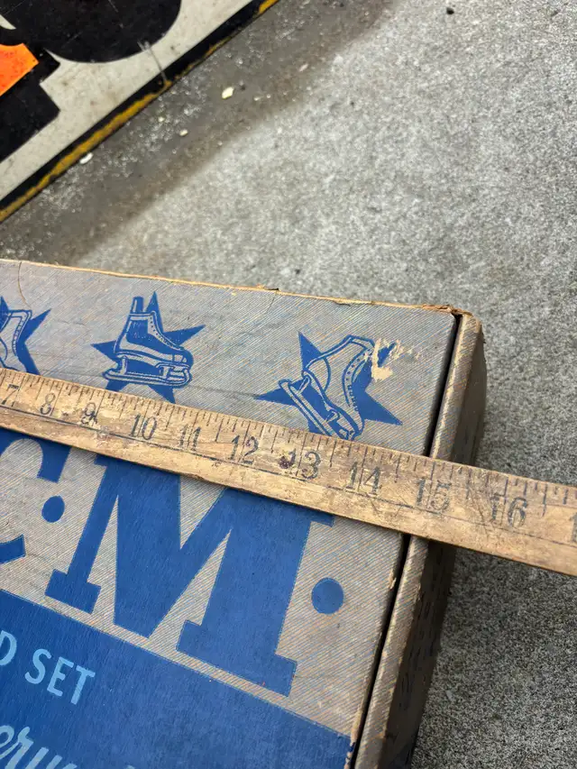 ⛸️ C.C.M. Matched Set Hockey Skate Box – Display Piece ⛸️ in Arts & Collectibles in City of Toronto - Image 8
