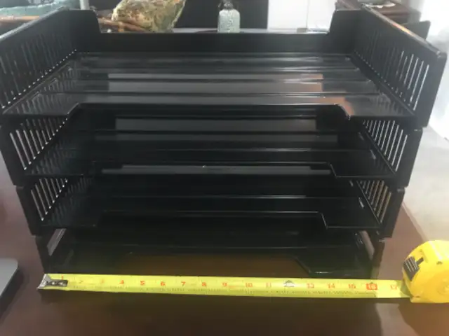 Plusieurs Articles de bureau :  4 plateaux pour filières, etc… in Other Business & Industrial in Longueuil / South Shore - Image 3