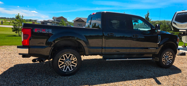 2017 F350 Lariat 4x4 Black SB Loaded Diesel. in Cars & Trucks in Red Deer - Image 3