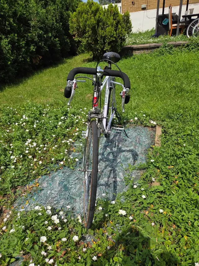 Velo de course blanc, 26", 12 vitesses in Road in Laval / North Shore - Image 7
