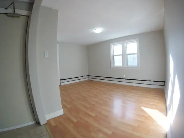 1 Bedroom Apartment/Quiet Street/Secured building/Heat Included