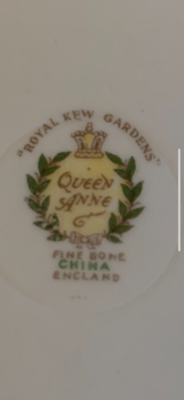 COLLECTOR PLATE--QUEEN ANNE BONE CHINA in Home Décor & Accents in Edmonton - Image 4