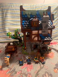 Lego Medieval Blacksmith Shop - 21325 like new!