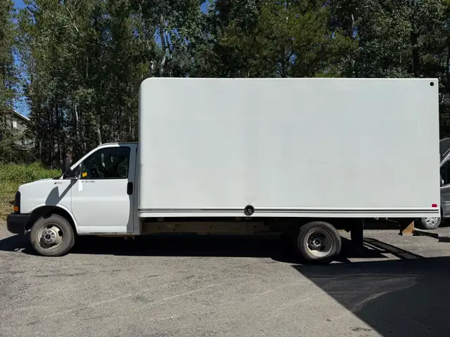 2014 GMC Savana 3500 – 16’ Unicell Cube Van – Ready for Work!