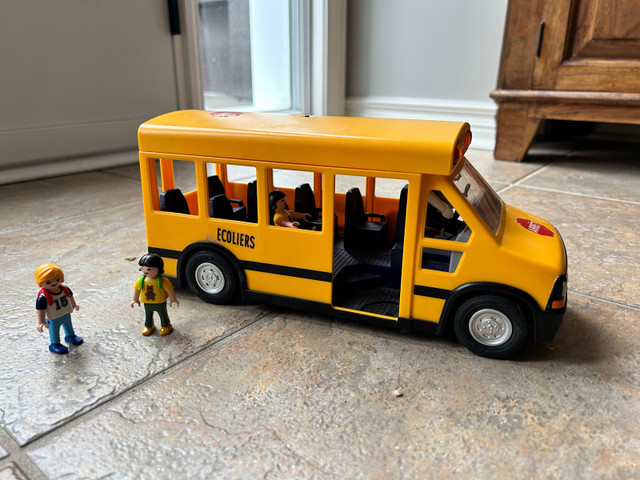Playmobil School bus (flashing light) & Carry case Playset in Toys & Games in Oshawa / Durham Region - Image 3