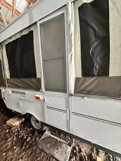 2009 Rockwood tent trailer for sale. This is a nice little unit that sleeps 6. Features include: • h...