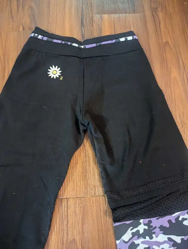 women's leggings in Women's - Bottoms in Markham / York Region - Image 4