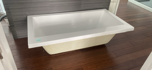 Bain blanc - white bathtub dans Articles pour la salle de bains  à Longueuil/Rive Sud - Image 2