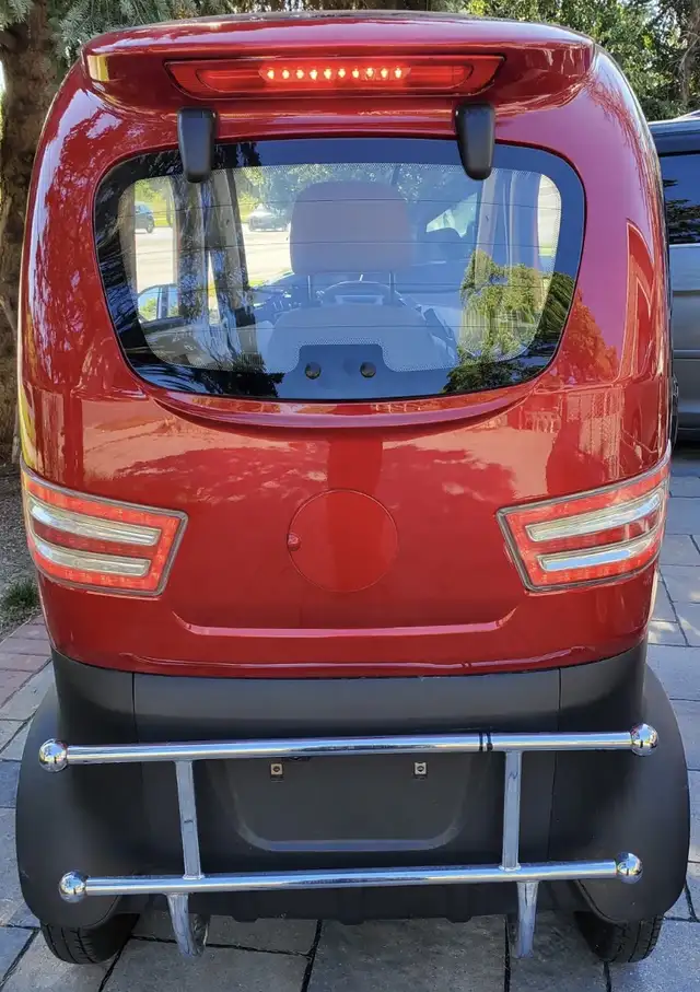 Electric enclosed scooter in Cars & Trucks in Mississauga / Peel Region - Image 4