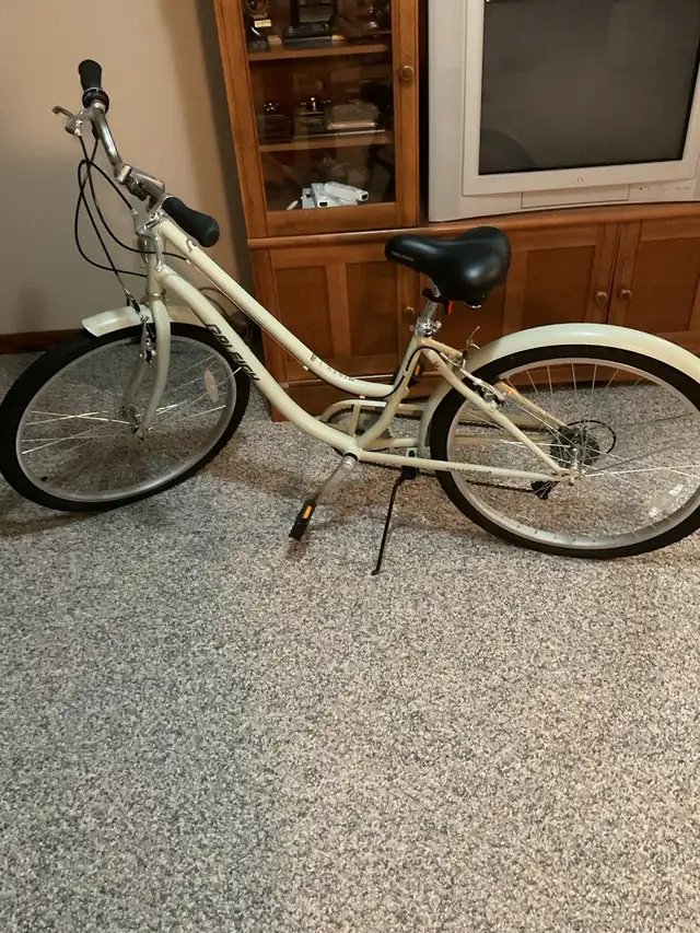 women’s bicycle  in Road in London - Image 3