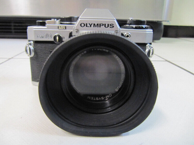 Vintage Rare Olympus OM 10 SLR Film Camera Like New Circa 1979 in Arts & Collectibles in Mississauga / Peel Region - Image 2