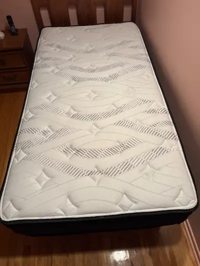 Matelas lit simple. Moins de 2 semaines d’utilisation., View more