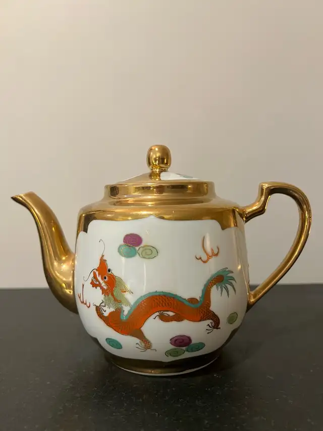 VTG Porcelain Dragon Chinese Teapot in Kitchen & Dining Wares in Mississauga / Peel Region - Image 3