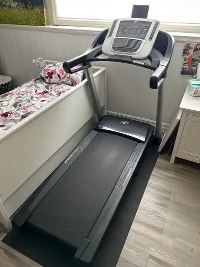 Get your fitness journey on track with this NordicTrack C700 Treadmill, featuring adjustable incline...