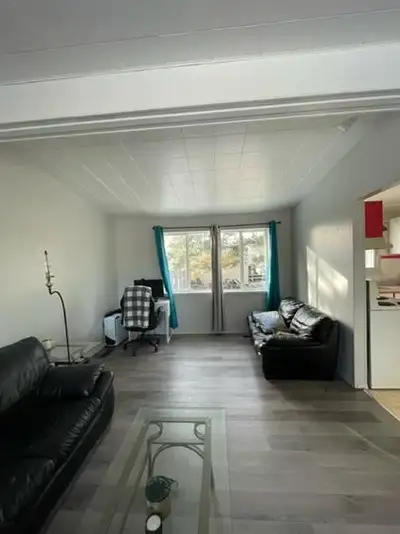 3 bedroom rental in the quiet town of Caronport just 15 minutes down highway one from Moose Jaw. Cli...