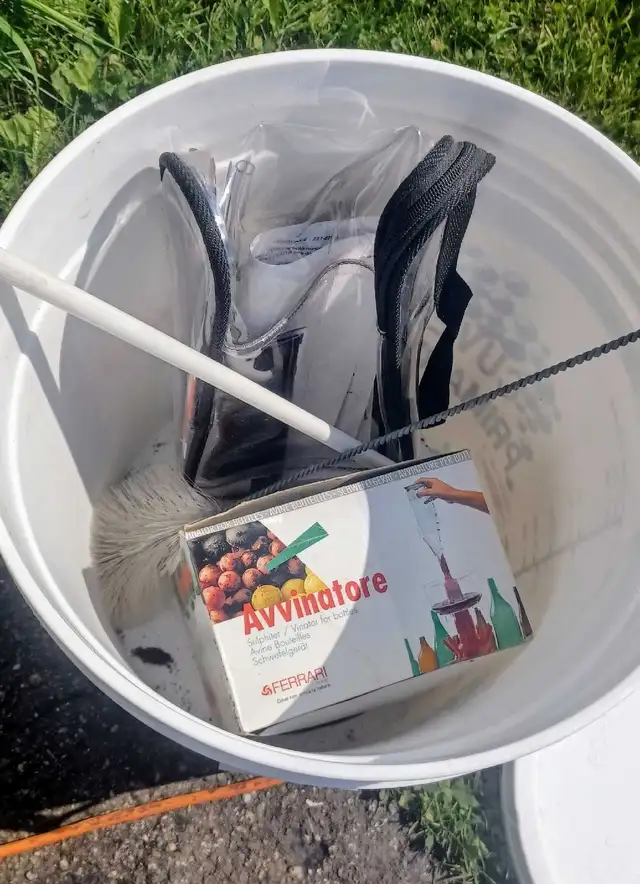 kit pour fabrication de vin in Kitchen & Dining Wares in Thetford Mines - Image 3